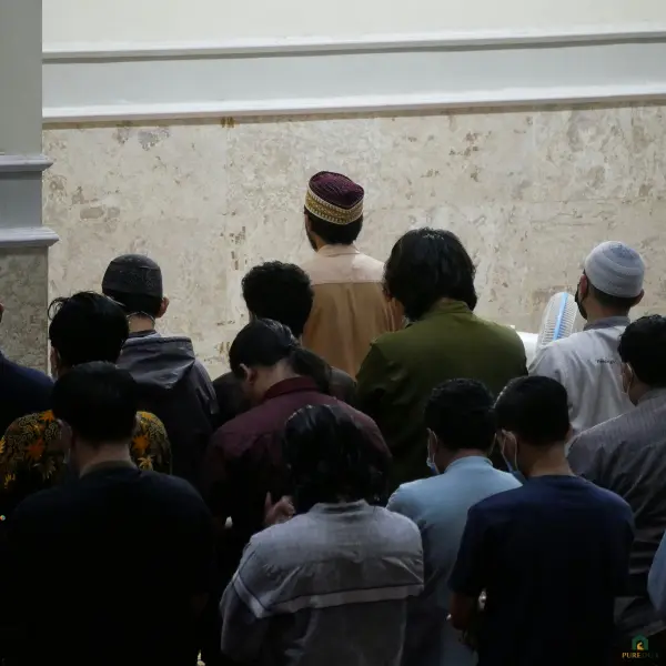 Night prayer in congregation